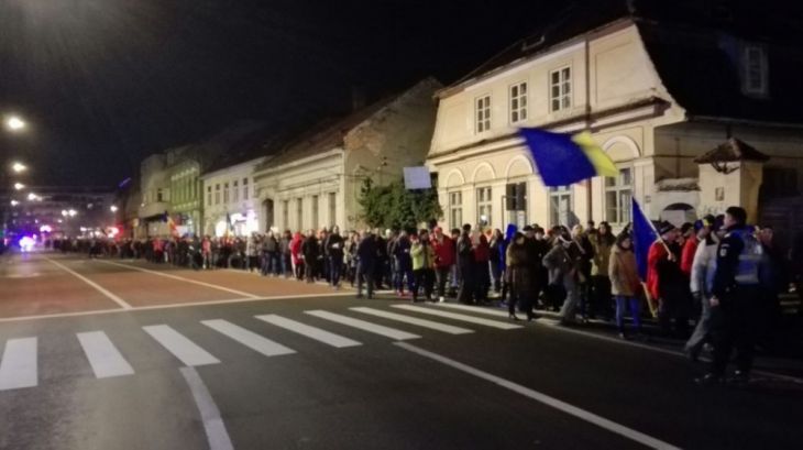 BRAȘOV. Aproape 5.000 de oameni au protestat în marș pe străzile orașului 1 protest 1_244403.jpg
