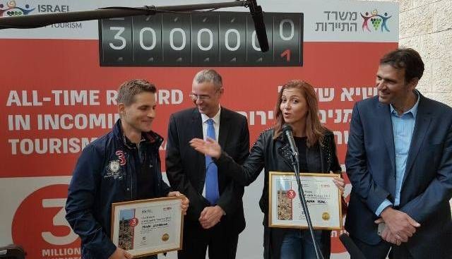 Turistă româncă primită pe covorul roșu în aeroportul din Tel Aviv! 1 turista3mil.jpg
