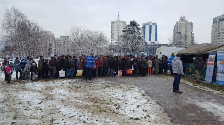 „O masă caldă pentru fiecare” a adus din nou alinare braşovenilor sărmani 1 Masa calda (6)_245458.jpg