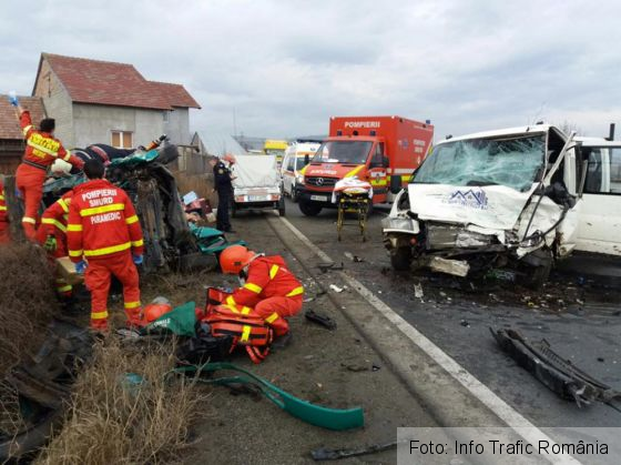 Ultima oră. Microbuz de transport persoane implicat într-un accident cu victime, în judeţul Sibiu (Update foto) 1 accident sibiu 2_245146.jpg