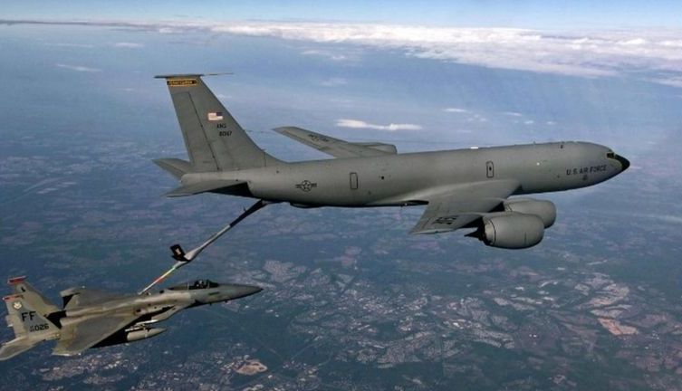 Un avion militar american a aterizat de urgență în Marea Britanie 1 boeingkc-135.jpg