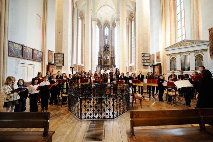 Corul copiilor de la Biserica Neagră, în concert la catedrala romano-catolică 1 canzonetta.jpg