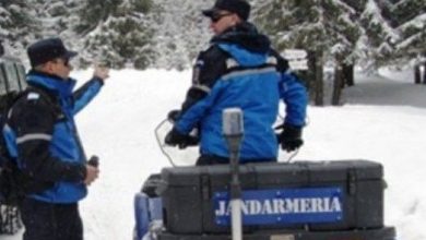 O familie a căzut cu mașina într-o râpă de 15 metri 2 jandarmeria-montana-.jpg