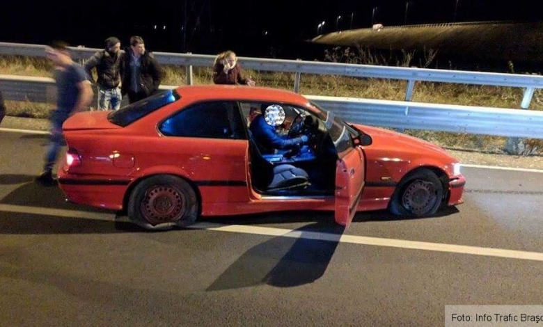 BRAŞOV. Un şofer drogat s-a izbit cu maşina de un parapet de pe DN 11, după ce a „sărit” pe contrasens 1 masinadn11.jpg