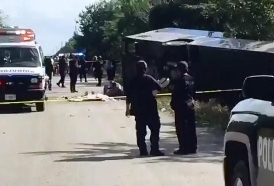 Cel puțin 11 turiști au murit într-un acident de autocar 1 mexic_8.jpg