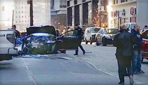 O mașină a intrat în mulțime în New York. Șase răniți 1 newyork_7.jpg