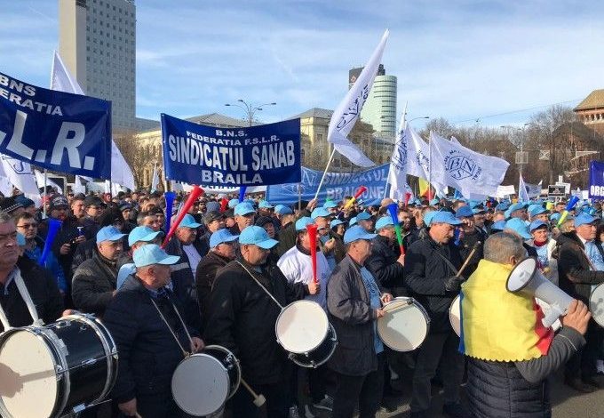 Protest faţă de „revoluţia fiscală” în Piaţa Victoriei 1 protest-bns1.jpg