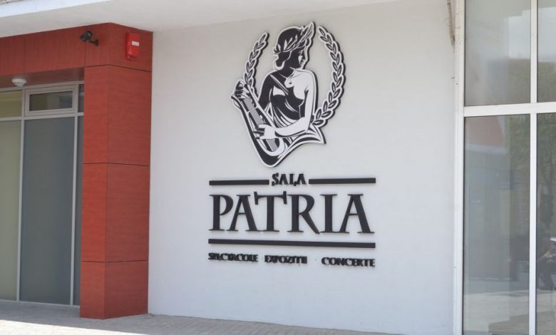 BRAŞOV. Liceeni inimoşi, în spectacol caritabil pentru Copiii de Cristal 1 salapatriamai08.jpg