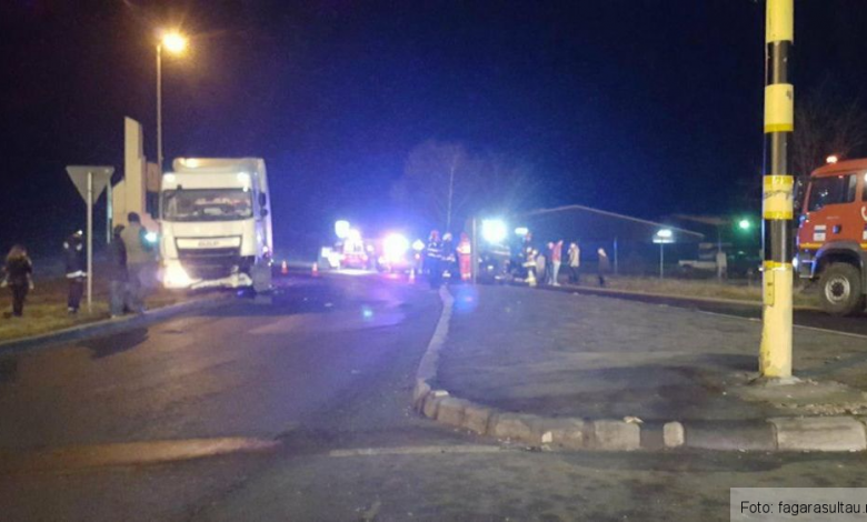 Update. BRAŞOV. A derapat şi a ajuns cu maşina în TIR 1 accidentfagaras_6.jpg