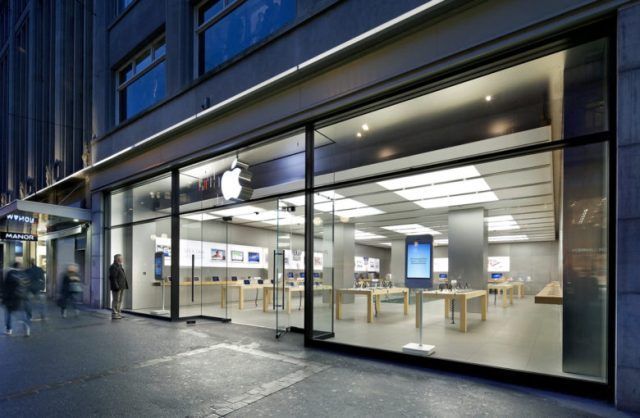 Incident la un magazin Apple 1 apple-store.jpg