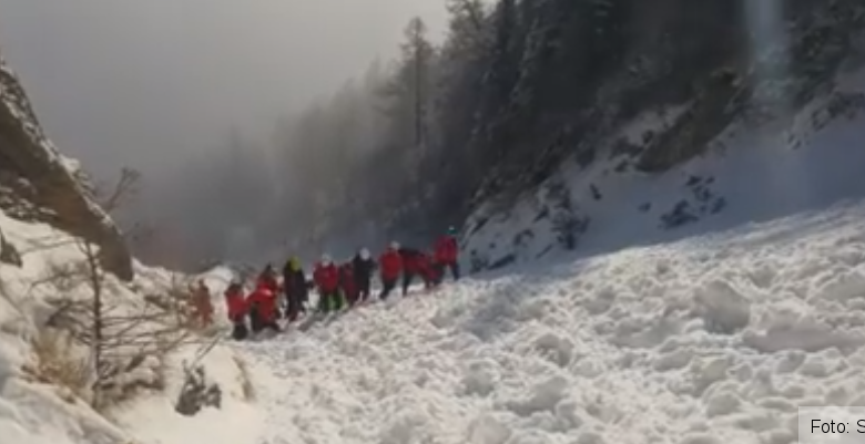 Tânăr căutat și astăzi în Masivul Bucegi, după o avalanșă! Salvamontiștii își riscă viețile, participând la misiune 1 avalansabucegi.png