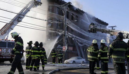 23 de răniți într-un incendiu din New York 1 bronx2.jpg