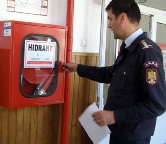BRAŞOV. DEFICIT. Şase inspectori ISU Braşov la o populaţie de peste 630.000 de locuitori 1 controlisu_2.jpg