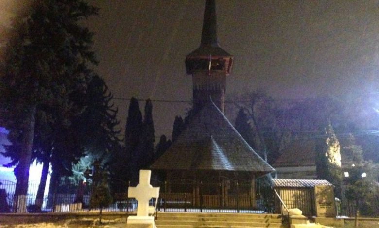 BRAȘOV. Fără cruce din gheață, după șapte ani 1 cruce.jpg