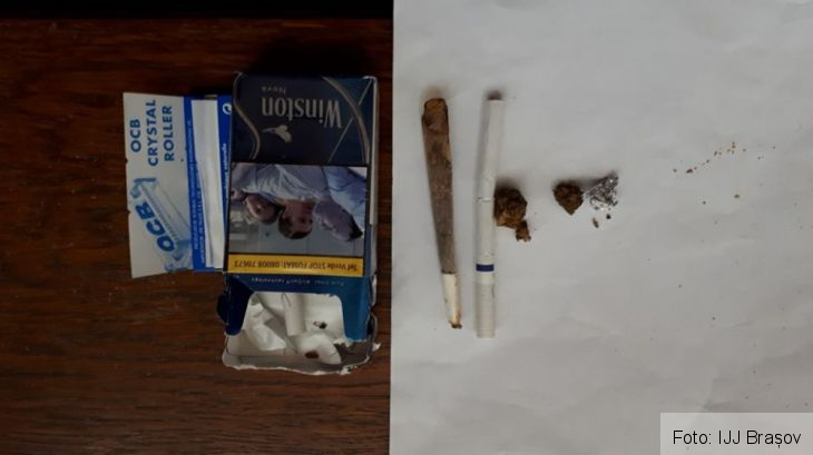 BRAȘOV. S-a dus la Judecătorie cu droguri în buzunar (FOTO) 1 droguri judecatorie_246214.jpg