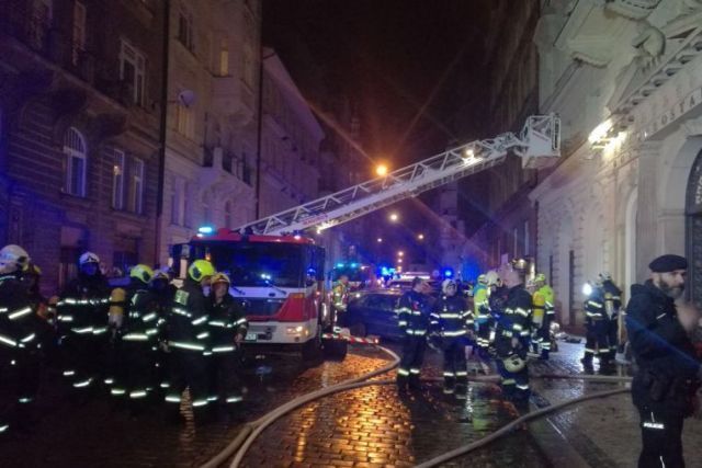 Incendiu la un hotel din Praga. Cel puţin doi morţi şi zeci de răniţi 1 eurostarsdavidhotel.jpg