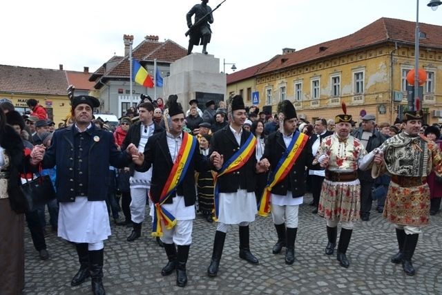 BRAȘOV. Junii vă invită la „Hora Unirii” 1 horauniriijuni.jpg