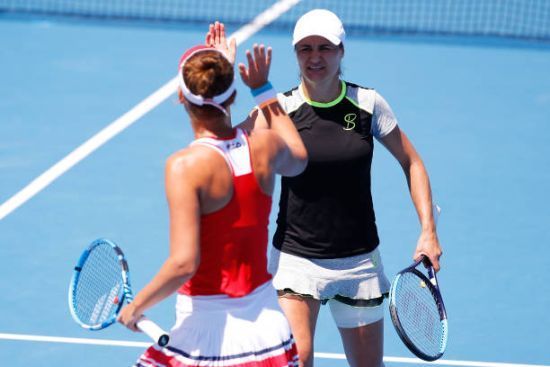 Australian Open. Irina Begu și Monica Niculescu, în semifinalele probei de dublu 1 irinamonica.jpg