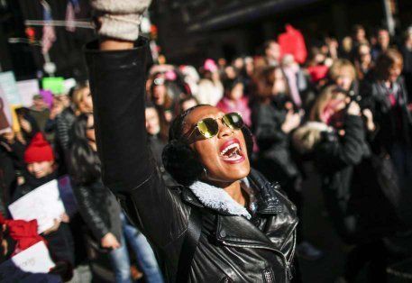 Participare masivă la „Marșul Femeilor” 1 mars_4.jpg