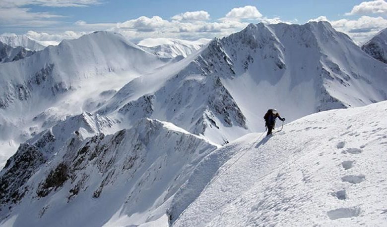 Risc mare de producere de avalanşe în masivele Bucegi şi Făgăraş 1 muntii-fagaras.jpg