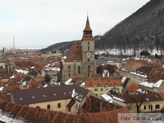 BRAŞOV. Studenţii Universităţii Transilvania, implicaţi în proiectul de reabilitare a faţadelor din Centrul Istoric 1 20180202_152714_247393.jpg