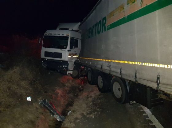 BRAŞOV. TIR scăpat de sub control, azi-noapte, pe DN 1 (FOTO) 1 IMG-20180208-WA0002_247386.jpg