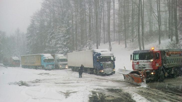 TIR-uri blocate pe DN 1A, în judeţul BRAŞOV (FOTO) 1 IMG-20180214-WA0004_247666.jpg