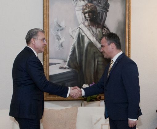 BRAȘOV. Cartea de condoleanțe deschisă în memoria Regelui Mihai I a ajuns la Palatul Elisabeta 1 _ANG8870_248039.jpg