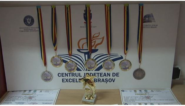 BRAȘOV. Elevii Centrului Judeţean de Excelenţă în Educaţie au adus 13 premii la fizică 1 centruldeexcelen.jpg