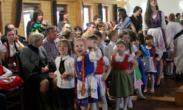 BRAȘOV. Kinderball și concurs de vinuri de acasă la Râșnov 1 kinderball.jpg