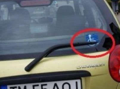 Femeie cu handicap amendată că a parcat pe un loc rezervat persoanelor cu handicap 1 loc.jpg