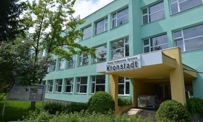 BRAȘOV. Vizită de lucru a reprezentanților Dacia-Renault la Școala Profesională Kronstadt 1 spgk-wm.jpg