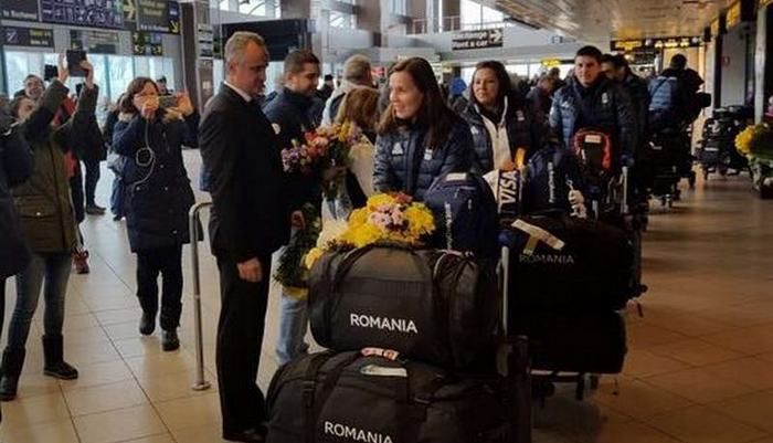 Raluca Strămăturaru și ceilalți olimpici AU AJUNS în România!!! 1 stramaturaru_13.jpg