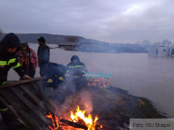 BRAȘOV - COVASNA, ZONE INUNDATE. Se poate ajunge la evacuarea forțată a populației!!! 1 IMG-20180315-WA0008_248853.jpg