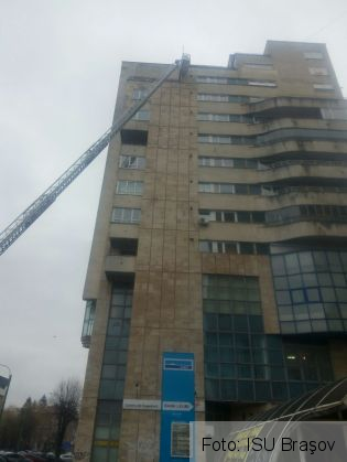 BRAȘOV. Intervenție de urgență pe strada Mircea cel Bătrân 1 IMG-20180320-WA0002_249078.jpg