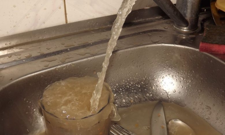 BRAȘOV. Alertă! Probleme cu apa potabilă după codul roșu de inundații! 1 apa-tulbure-la-robinete.jpg
