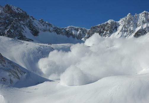 Riscul de avalanșe se menține la nivel mare în Munții Bucegi și Făgăraș 1 avalansa_13.jpg