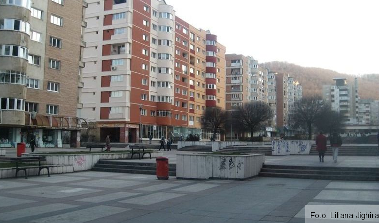 BRAȘOV. Se întrerupe curentul în Răcădău 1 blocuriracadau1.jpg