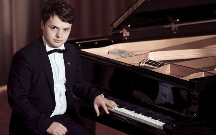 BRAŞOV. Recital festiv la Aulă 1 botond.jpeg