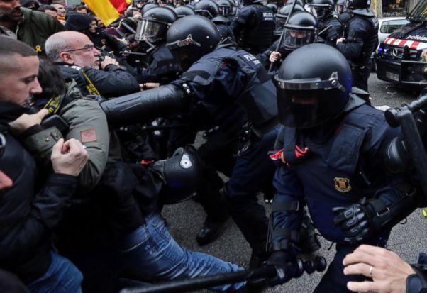 Ciocniri violente la Barcelona, după arestarea lui Carles Puigdemont 1 catalonia_4.jpg