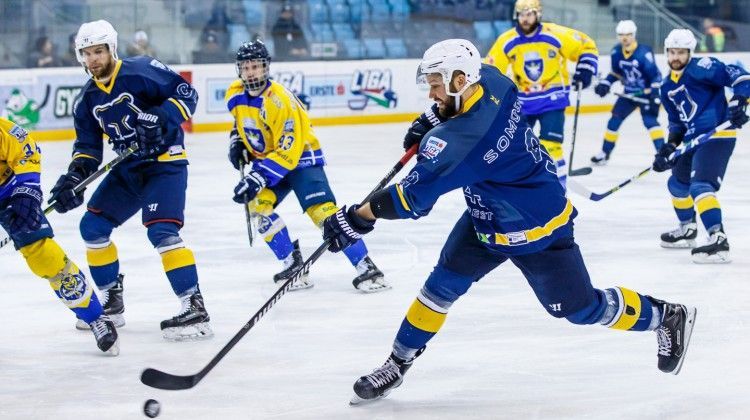 BRAȘOV. Se vrea o finală 100% maghiară în Erste Liga? MAC Budapesta a avut nevoie de un arbitraj odios pentru a o învinge pe Corona 1 corona_148.jpg