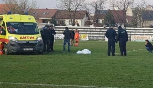 Un fotbalist de 25 de ani a murit pe teren 1 fotbalist_3.jpg