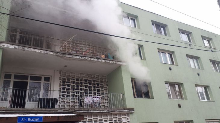BRAȘOV. UPDATE. S-a stabilit cauza incendiului izbucnit în această dimineață într-o garsonieră din cartierul Noua 1 incendiunoua1_249412.jpg