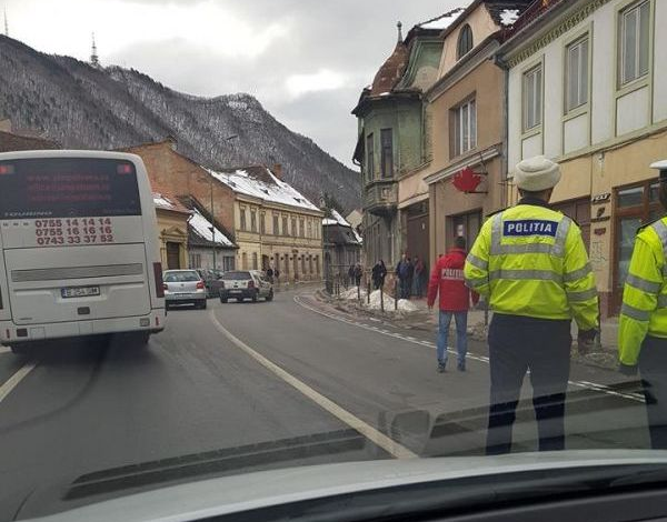 BRAŞOV. Trafic îngreunat în centrul oraşului, din cauza unui incident rutier produs pe strada Iuliu Maniu (FOTO) 1 iuliumaniu_2.jpg