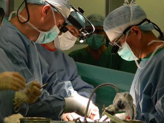 operatie transplant medici spitalul Sf. Constantin (5)_24248