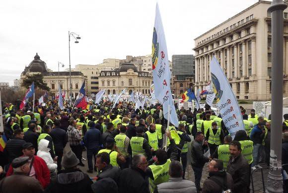 Sindicaliștii din penitenciare și polițiștii protestează la Guvern 1 protest-sindicalisti_2.jpg