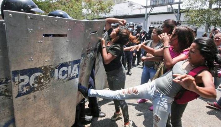 Revoltă și incendiu la o secție de poliție. 68 de morți 1 venezuela_4.jpg