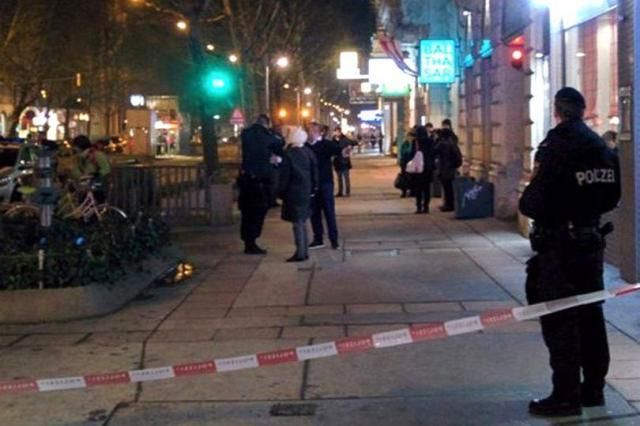 Trei persoane, în stare critică, după un atac cu cuțitul 1 viena_2.jpg