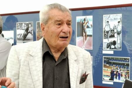 A MURIT o legendă a fotbalului românesc!!! 1 voinescu.jpg