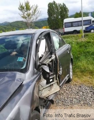 BRAȘOV. Șofer rănit într-un accident provocat în această după-masă, în Bartolomeu (FOTO) 1 accident bartolomeu_250873.jpg